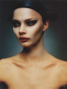 angloalien_photography_sean_ellis_styling_isabella_blow_dutch_12_autumn_1997_4.jpg