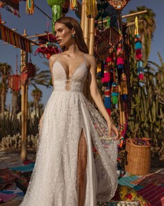 asafdadushbridal_74921896_169294177461564_5822986349960153823_n.jpg