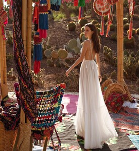 asafdadushbridal_75576652_209018940122315_1374644176829648434_n.jpg