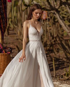 asafdadushbridal_75588042_264981497797880_1986338959906351059_n.jpg