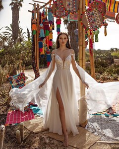 asafdadushbridal_78733519_2283775525253009_5779020336076292842_n.jpg