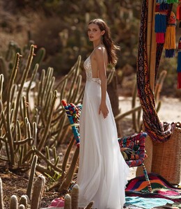 asafdadushbridal_83847900_2498025043656407_2717216400884765377_n.jpg