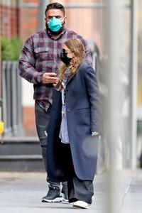 ashley-olsen-in-street-outfit-outside-of-her-office-in-new-york-05-13-2020-3.jpg