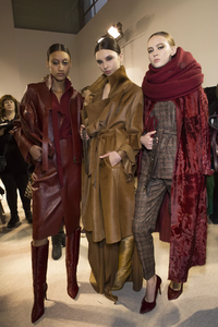 backstage-defile-akris-automne-hiver-2018-2019-paris-coulisses-80.thumb.jpg.ed5b2ce59bba5bc383280c390be4691f.jpg