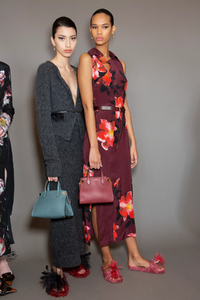 backstage-defile-altuzarra-automne-hiver-2020-2021-paris-coulisses-159.thumb.jpg.d07ef5219e6a0e2c3fdbeb3c5a443c89.jpg