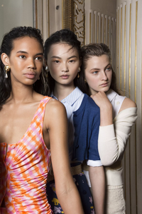 backstage-defile-altuzarra-printemps-ete-2019-paris-coulisses-109.thumb.jpg.81e7c4e7aba16244f85437b534a505d0.jpg