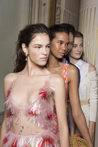 backstage-defile-altuzarra-printemps-ete-2019-paris-coulisses-110.thumb.jpg.fc7862e204c046c47681ec5240c362f7.jpg