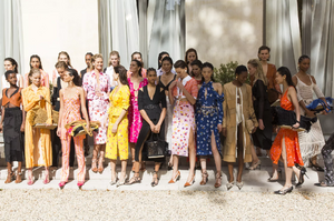 backstage-defile-altuzarra-printemps-ete-2019-paris-coulisses-145.thumb.jpg.fdaf26098de8faa239a558c321462efb.jpg