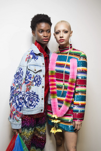 backstage-defile-ashish-automne-hiver-2018-2019-londres-coulisses-32.thumb.jpg.483edf6a05b6d9cfd122d9f945247c70.jpg