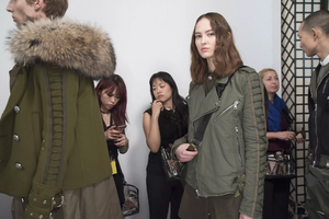 backstage-defile-balmain-homme-automne-hiver-2018-2019-paris-coulisses-80.thumb.jpg.126af5549c28802491c3145f37b658c1.jpg