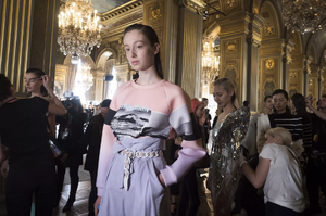 backstage-defile-balmain-printemps-ete-2019-paris-coulisses-44.thumb.jpg.1959fa5564ccc693367b4e8c89429d25.jpg