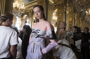 backstage-defile-balmain-printemps-ete-2019-paris-coulisses-45.thumb.jpg.d112fe993d0990fe685beb5cc5acc829.jpg