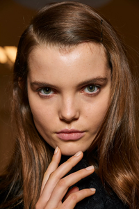 backstage-defile-blumarine-automne-hiver-2019-2020-milan-coulisses-242.thumb.jpg.6f941bc39e33a7b5c59d41f8aade2ece.jpg