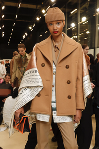 backstage-defile-burberry-automne-hiver-2019-2020-londres-coulisses-220.thumb.jpg.437db5f159506b14f7e8ea1b88574295.jpg