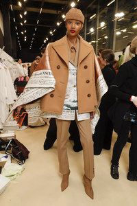backstage-defile-burberry-automne-hiver-2019-2020-londres-coulisses-222.thumb.jpg.1397609ddf655694f26c1f4dcc482d52.jpg