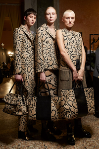 backstage-defile-cividini-automne-hiver-2019-2020-milan-coulisses-107.thumb.jpg.dfaac9e5b6515a02f58af24f41e00585.jpg