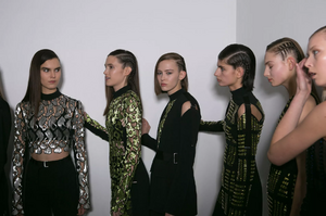 backstage-defile-david-koma-automne-hiver-2017-2018-londres-coulisses-61.thumb.jpg.ea25b945b9d4d62629e1109bf99efc44.jpg