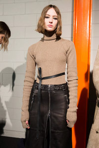 backstage-defile-diesel-black-gold-automne-hiver-2017-2018-milan-coulisses-206.thumb.jpg.28a4c557d54726e726f8a7322cc65f26.jpg