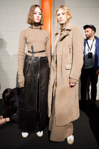 backstage-defile-diesel-black-gold-automne-hiver-2017-2018-milan-coulisses-208.thumb.jpg.cf28ba7f1334f6d5e5d8a11bff902f74.jpg