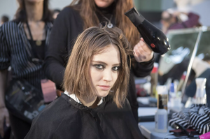 backstage-defile-elie-saab-automne-hiver-2017-2018-paris-coulisses-40.thumb.jpg.e26c174f48e24532568cb5debaa6ab42.jpg