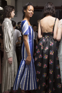 backstage-defile-emilia-wickstead-automne-hiver-2018-2019-londres-coulisses-79.thumb.jpg.163f345a7ff48a164c39467de647035d.jpg