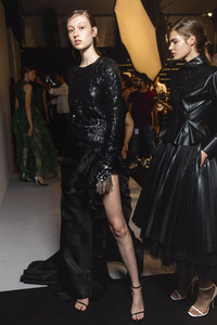 backstage-defile-ermanno-scervino-printemps-ete-2019-milan-coulisses-91.thumb.jpg.f18f941799c02dad70e1c61ce946b18c.jpg