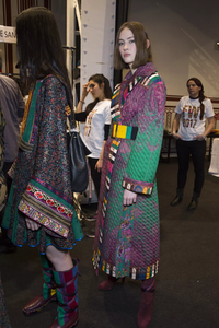backstage-defile-etro-automne-hiver-2017-2018-milan-coulisses-182.thumb.jpg.7270d9e1b444b01d59bbf80395d583f6.jpg
