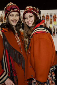 backstage-defile-etro-automne-hiver-2018-2019-milan-coulisses-123.thumb.jpg.6b0a7fe52cfe4f29270cf48ed9a7cdf8.jpg