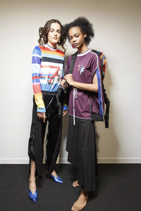 backstage-defile-fyodor-golan-automne-hiver-2018-2019-londres-coulisses-25.thumb.jpg.ecc5c32968bc7ed5b0227e0c72d7f0c0.jpg