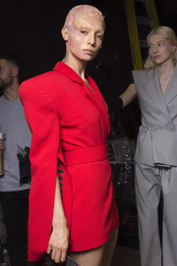 backstage-defile-gareth-pugh-printemps-ete-2019-londres-coulisses-88.thumb.jpg.e33c3640a3ddb4e35577b77ff33aaf5f.jpg