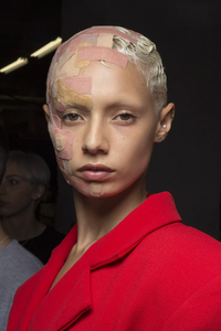 backstage-defile-gareth-pugh-printemps-ete-2019-londres-coulisses-95.thumb.jpg.161492cc5fc30351342143dc85b6c0ad.jpg