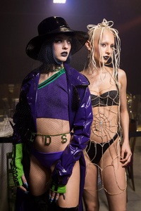 backstage-defile-gcds-automne-hiver-2019-2020-milan-coulisses-99.thumb.jpg.5a43dad2a0821f9c5b649976458b6473.jpg