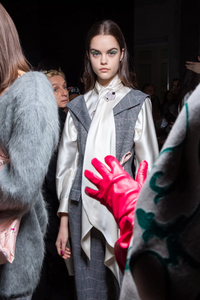 backstage-defile-genny-automne-hiver-2020-2021-milan-coulisses-116.thumb.jpg.bf9b80db1b6aadefe351d6561ad24cf6.jpg