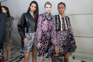 backstage-defile-giambattista-valli-automne-hiver-2019-2020-paris-coulisses-61.thumb.jpg.e66f5ee6cbec91048eee88733a13c204.jpg