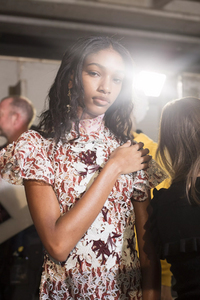 backstage-defile-giambattista-valli-printemps-ete-2018-paris-coulisses-70.thumb.jpg.cb2773ed74714965b0948469182a0c4f.jpg