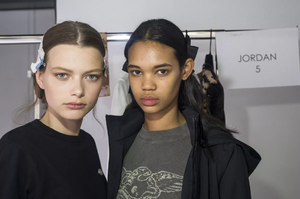 backstage-defile-giambattista-valli-printemps-ete-2019-paris-coulisses-23.thumb.jpg.01fa6b005ac92941bdba11b5e2ce1e83.jpg