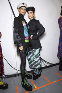 backstage-defile-house-of-holland-automne-hiver-2019-2020-londres-coulisses-70.thumb.jpg.b7376f8ab3b9eea494ea5f1c0bfcff12.jpg