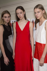 backstage-defile-jasper-conran-printemps-ete-2019-londres-coulisses-48.thumb.jpg.855700ad1b69508d6e2215051ecc3c0b.jpg