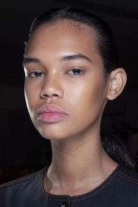 backstage-defile-loewe-printemps-ete-2019-paris-coulisses-16.thumb.jpg.e5e57f4702720faceb1d9f5276996b84.jpg