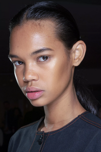 backstage-defile-loewe-printemps-ete-2019-paris-coulisses-18.thumb.jpg.37fb594588d524e0abe6918129440d8c.jpg