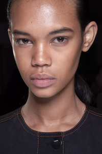 backstage-defile-loewe-printemps-ete-2019-paris-coulisses-19.thumb.jpg.f320f7876f86e7c79414eeca67703b4c.jpg