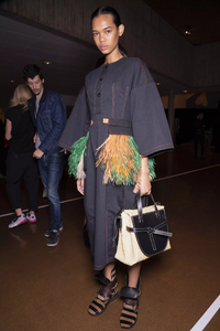 backstage-defile-loewe-printemps-ete-2019-paris-coulisses-20.thumb.jpg.d2c732678e06dbea9cab34ccda3bcb82.jpg