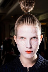 backstage-defile-manish-arora-automne-hiver-2018-2019-paris-coulisses-61.thumb.jpg.ab84edcb2df151a9e42309d53901d82c.jpg