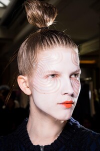 backstage-defile-manish-arora-automne-hiver-2018-2019-paris-coulisses-62.thumb.jpg.d5f2cdd25ad7062d88c05a6deb2b5634.jpg