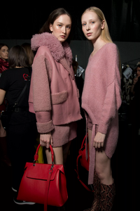 backstage-defile-maryling-automne-hiver-2019-2020-milan-coulisses-45.thumb.jpg.177b3b6616903eae739f9ca2d5ec4a4a.jpg