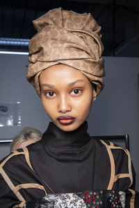 backstage-defile-matty-bovan-automne-hiver-2019-2020-londres-coulisses-10.thumb.jpg.caf7058c67a2a2c694819c24771c32c8.jpg
