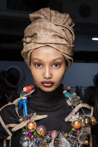 backstage-defile-matty-bovan-automne-hiver-2019-2020-londres-coulisses-12.thumb.jpg.cf352710e14441d4f5bdd20aaee56908.jpg
