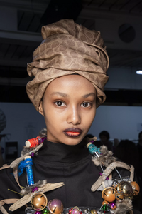 backstage-defile-matty-bovan-automne-hiver-2019-2020-londres-coulisses-13.thumb.jpg.383c8576c64c86f36e8c23b68d2056ea.jpg