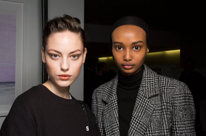 backstage-defile-max-mara-automne-hiver-2019-2020-milan-coulisses-130.thumb.jpg.17cdb3a1107ae2f8b71308ef9f1268e8.jpg
