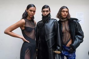backstage-defile-mugler-automne-hiver-2020-2021-paris-coulisses-22.thumb.jpg.c31920ed7461be9bee008c4b78b6af6b.jpg